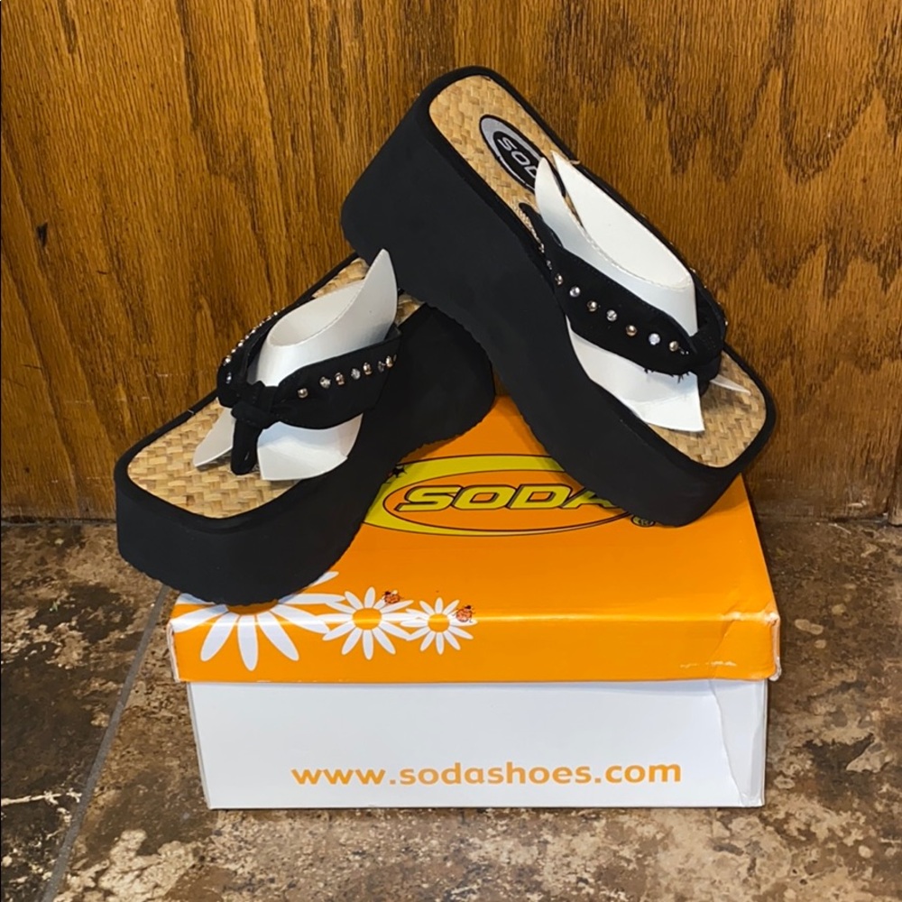 🔥LAST PAIR VINTAGE PLATFORM SANDALS🔥